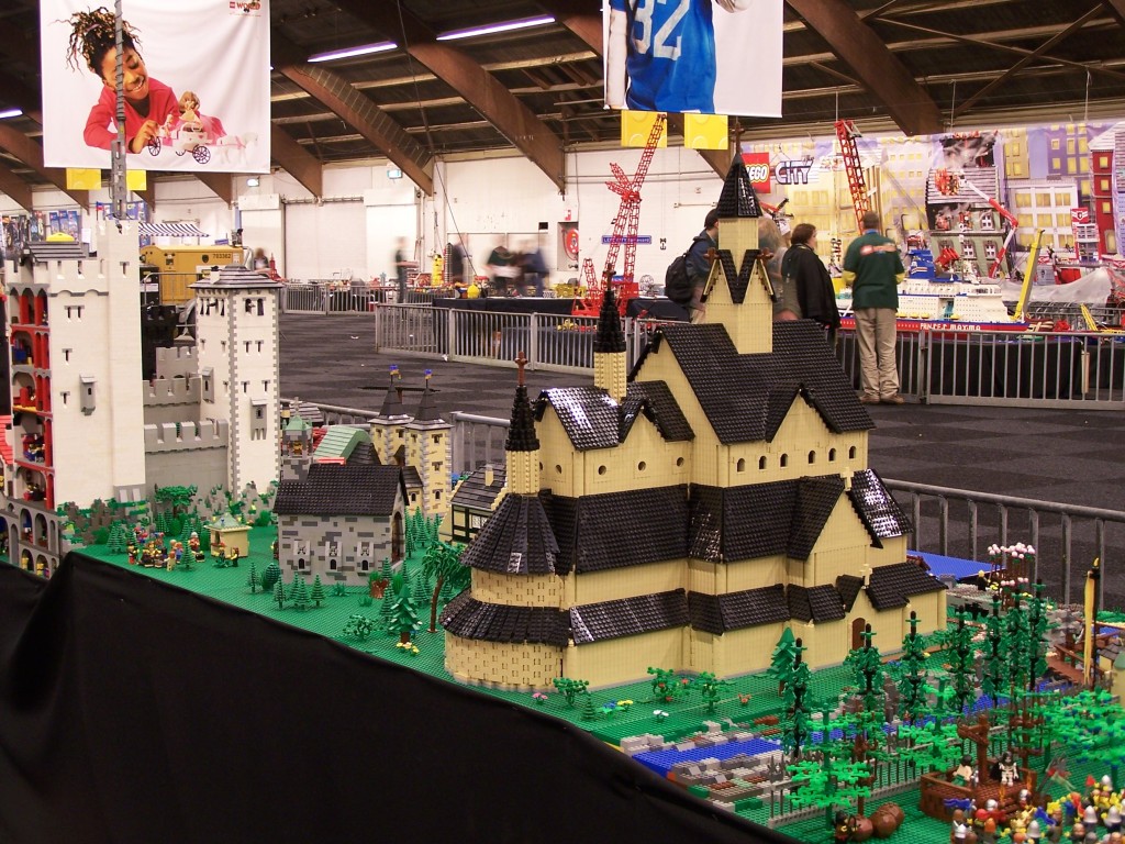 lego-world-2009-310-moc-castle.jpg