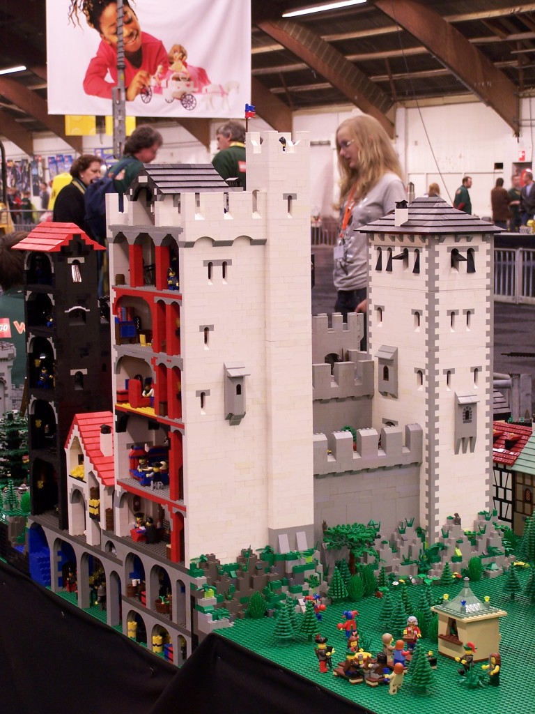 lego-world-2009-313-moc-castle.jpg