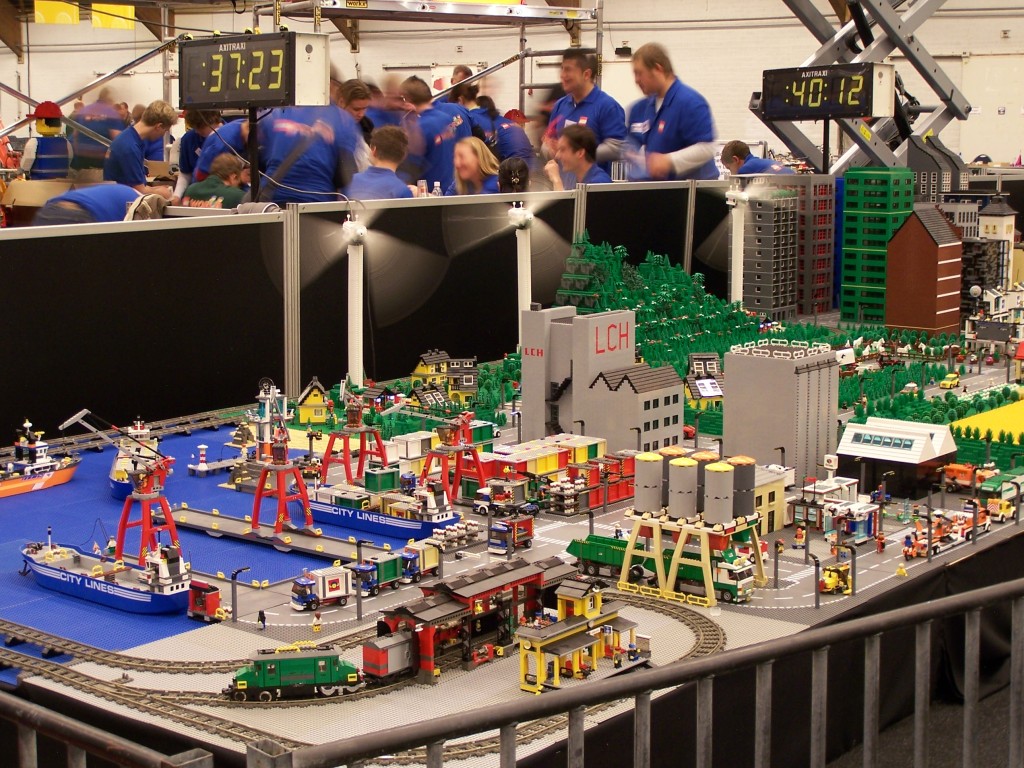 lego-world-2009-325-moc-city.jpg
