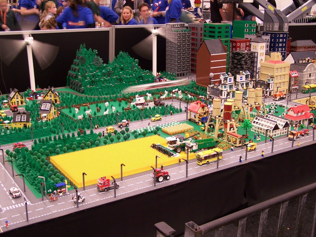 lego-world-2009-326-moc-city.jpg