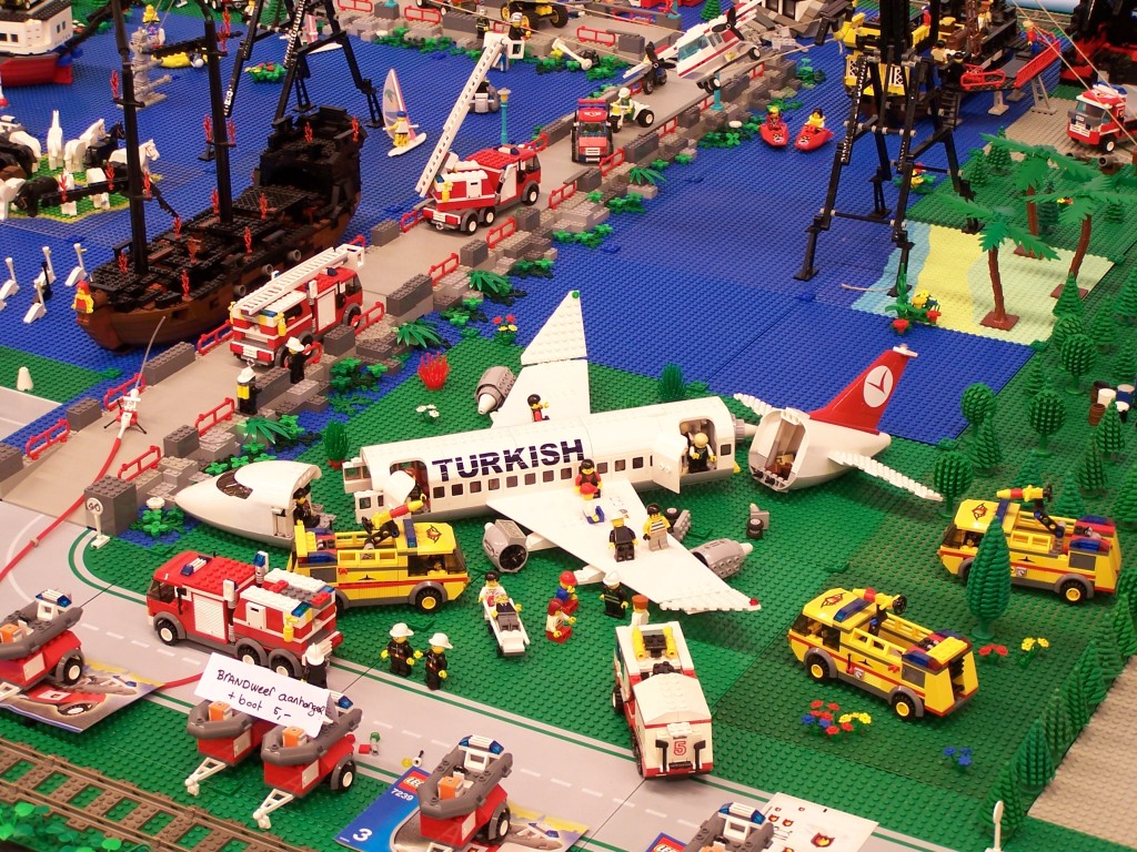 lego-world-2009-355-moc-incident-city.jpg