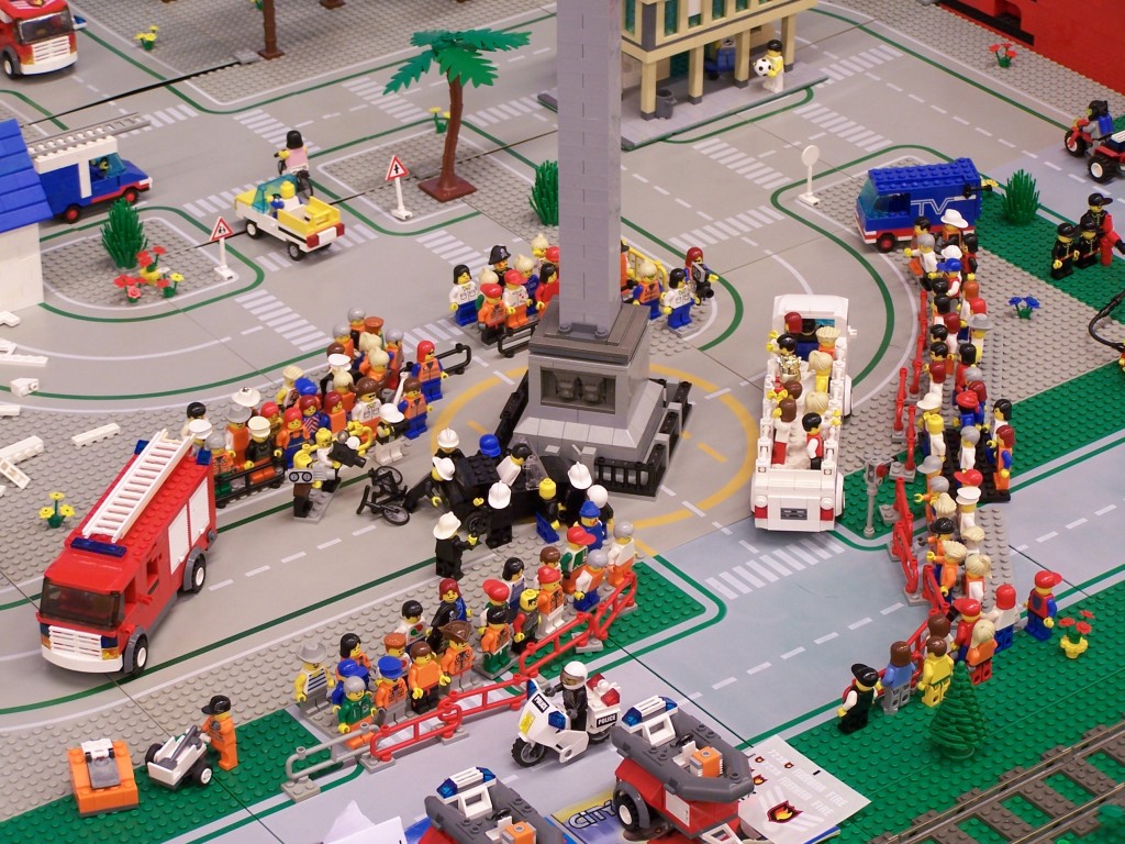 lego-world-2009-356-moc-incident-city.jpg