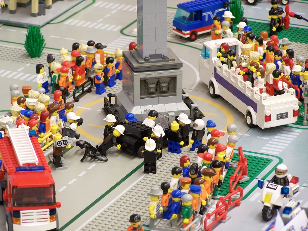 lego-world-2009-357-moc-incident-city.jpg