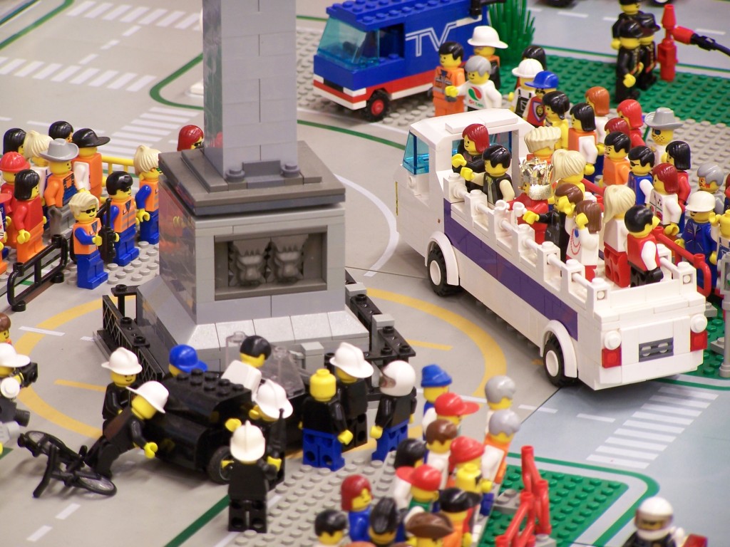 lego-world-2009-358-moc-incident-city.jpg