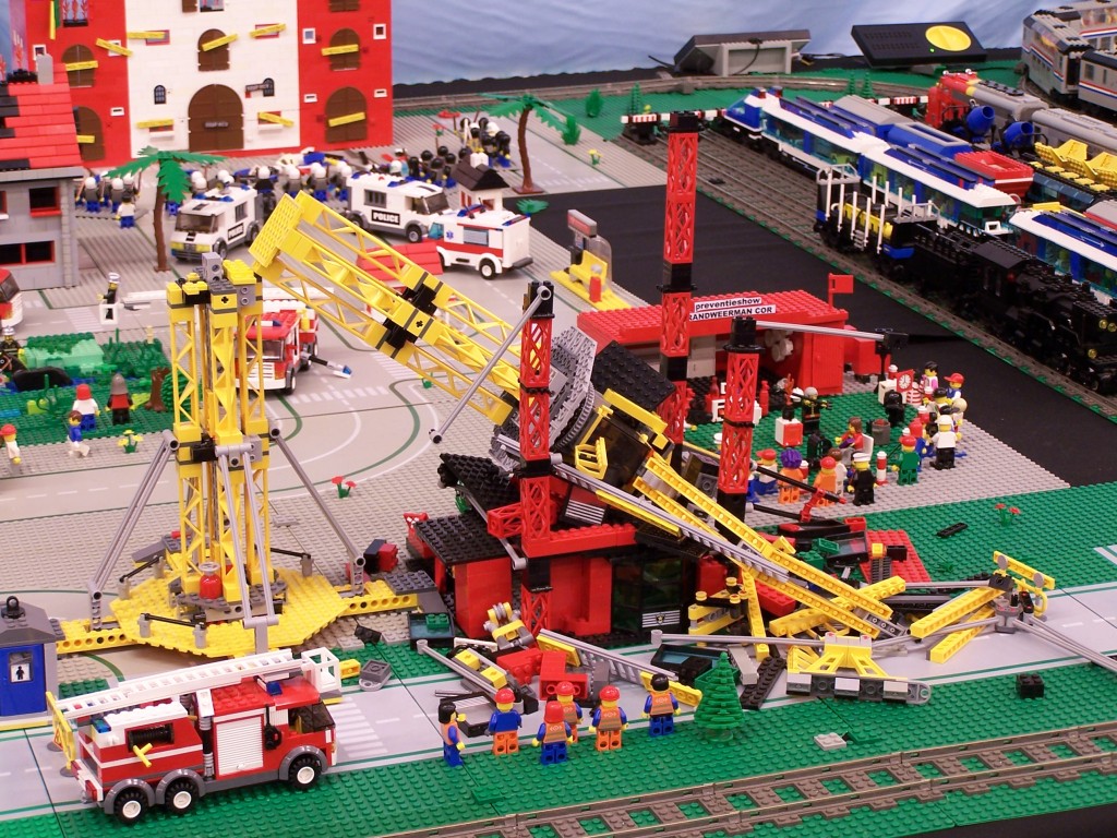 lego-world-2009-361-moc-incident-city.jpg