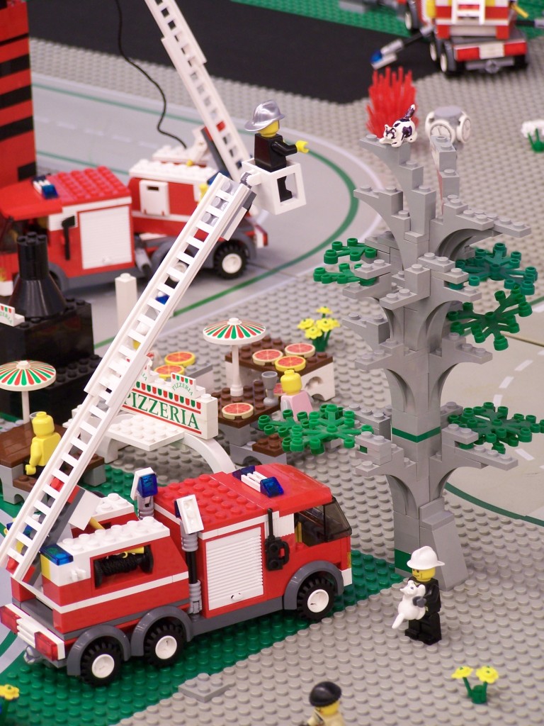 lego-world-2009-362-moc-incident-city.jpg