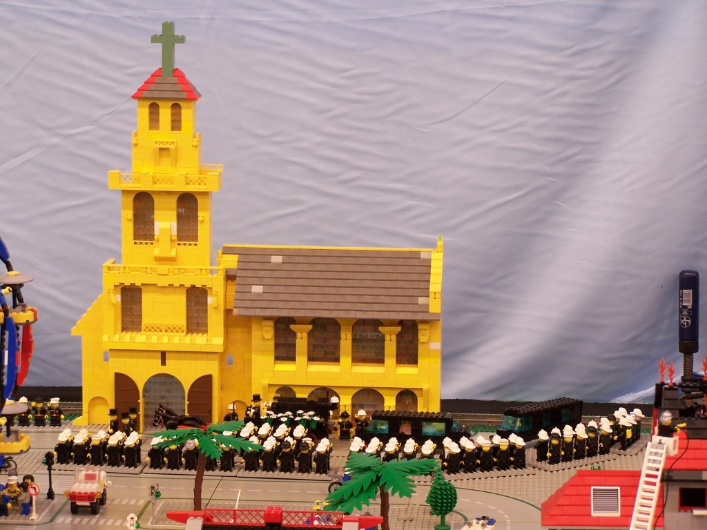 lego-world-2009-363-moc-incident-city.jpg