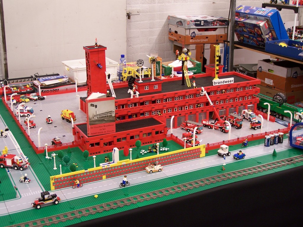 lego-world-2009-364-moc-incident-city.jpg