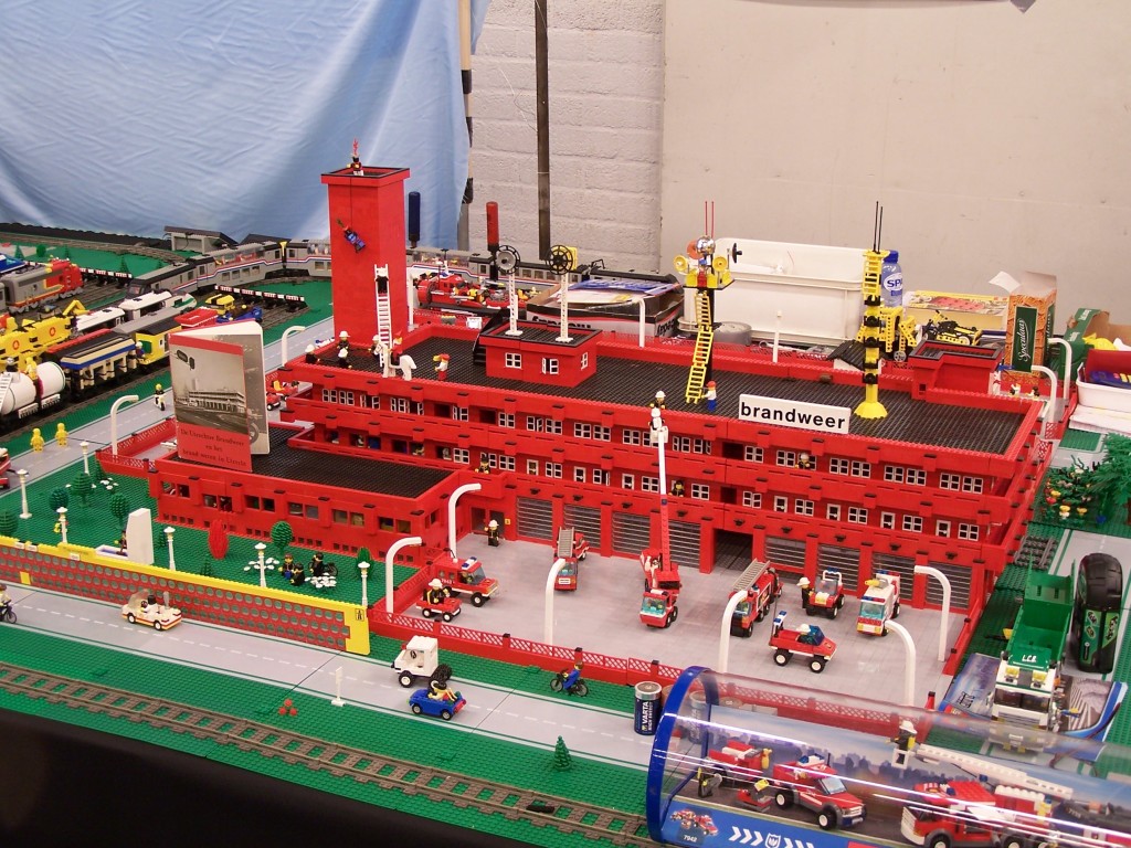 lego-world-2009-365-moc-incident-city.jpg