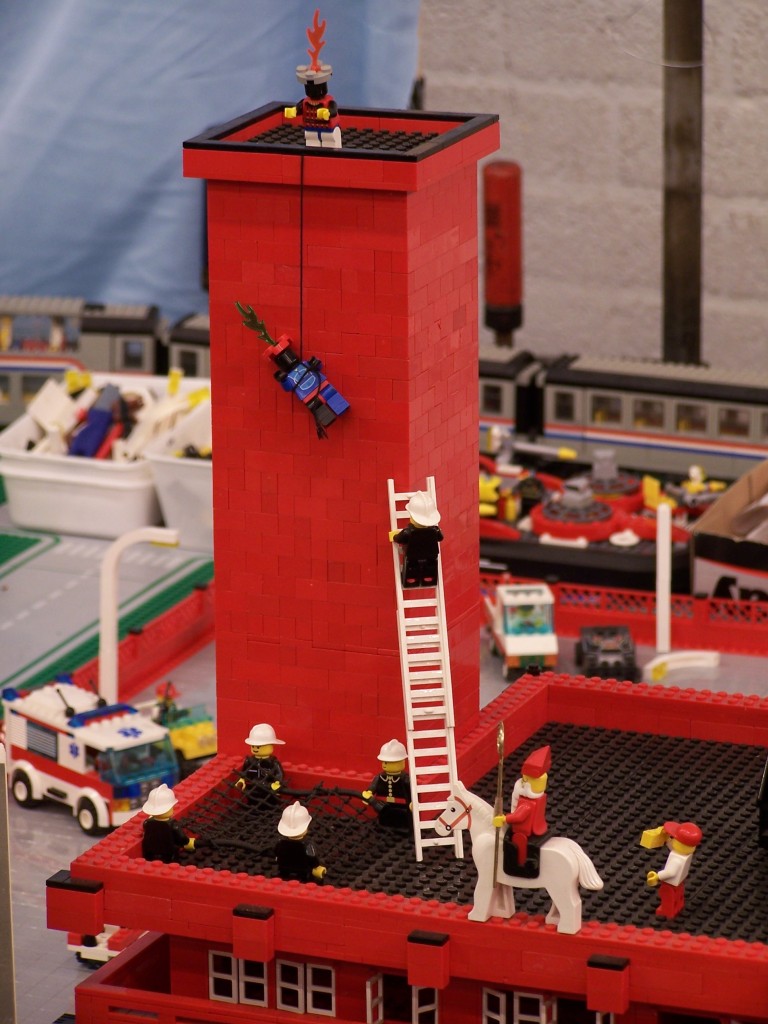 lego-world-2009-366-moc-incident-city.jpg