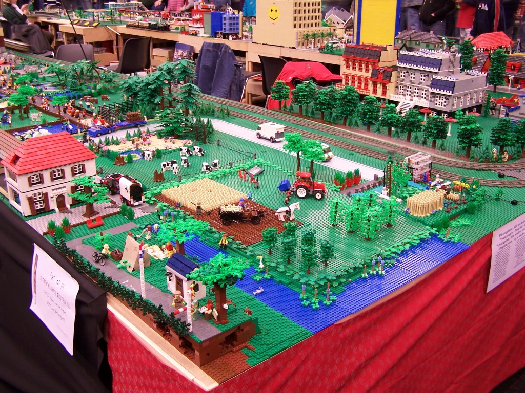 lego-world-2009-441-moc-trains.jpg