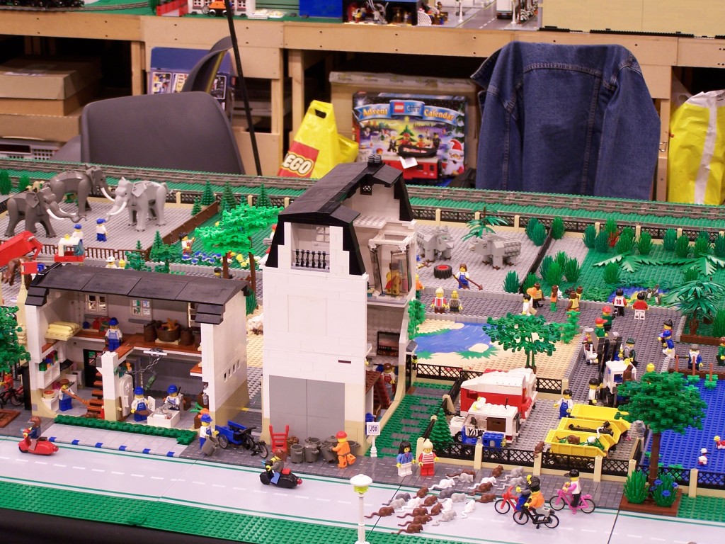 lego-world-2009-450-moc-trains.jpg