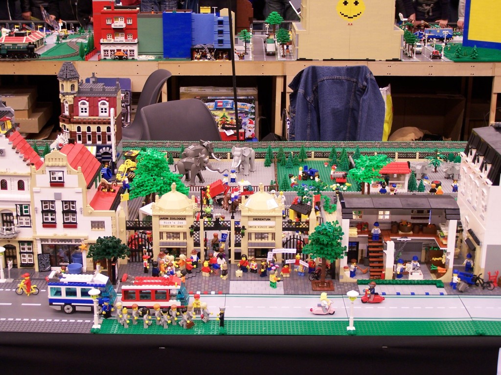 lego-world-2009-455-moc-trains.jpg