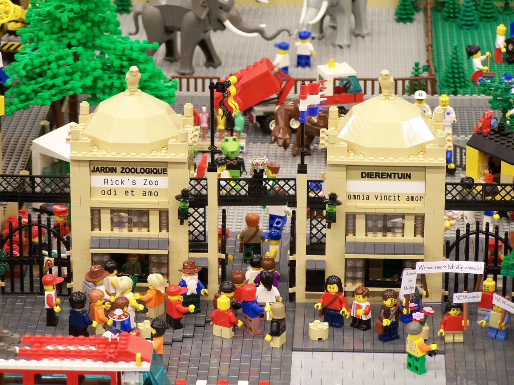 lego-world-2009-457-moc-trains.jpg