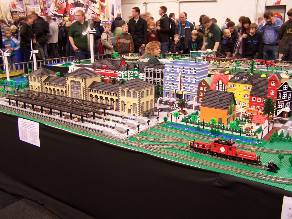 lego-world-2009-462-moc-trains.jpg