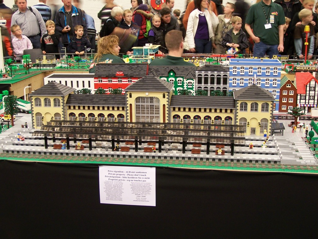 lego-world-2009-465-moc-trains.jpg