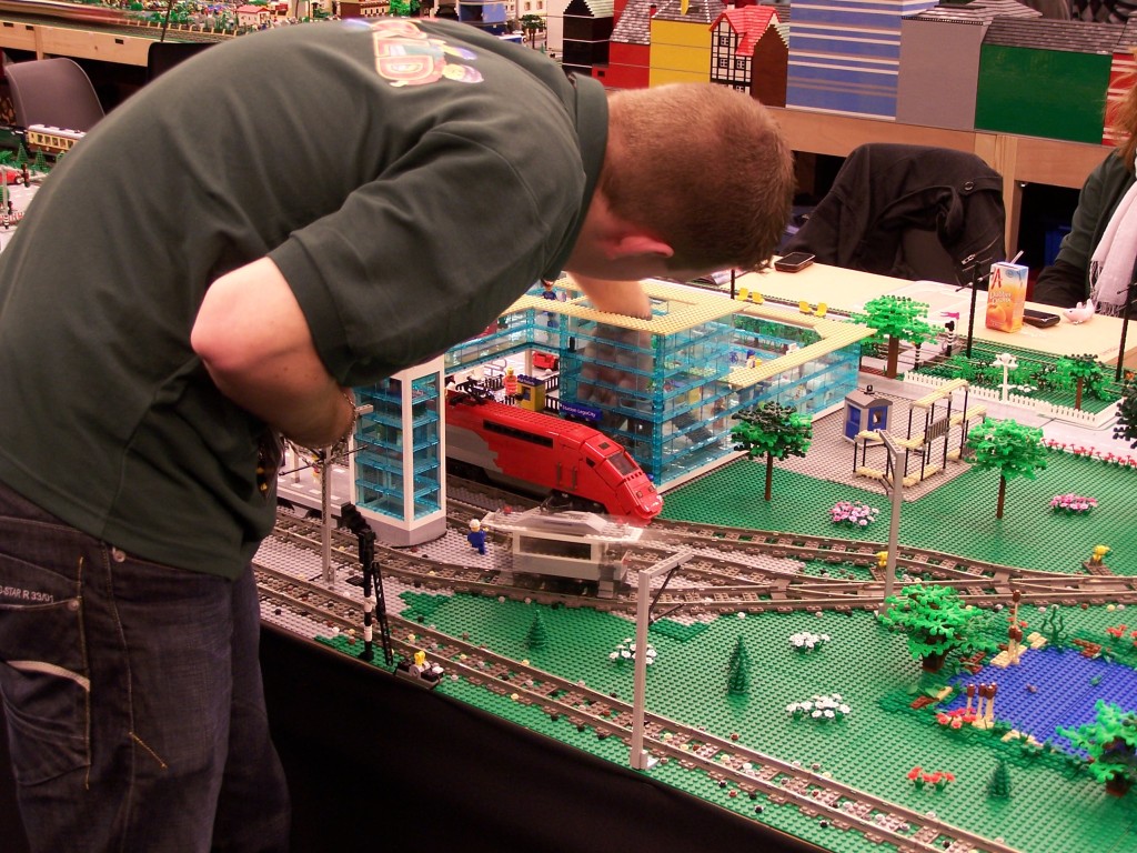 lego-world-2009-474-moc-trains.jpg