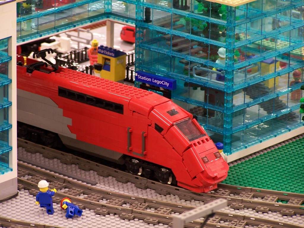 lego-world-2009-476-moc-trains.jpg