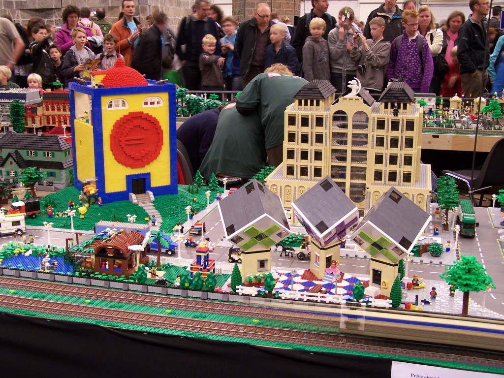 lego-world-2009-479-moc-trains.jpg