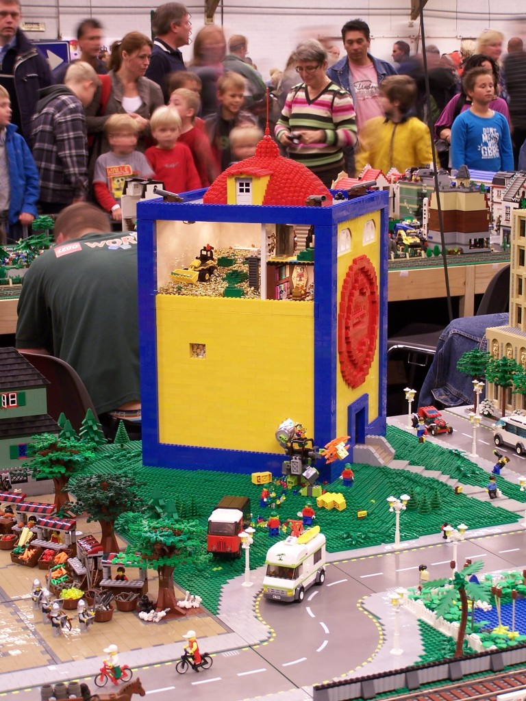 lego-world-2009-480-moc-trains.jpg