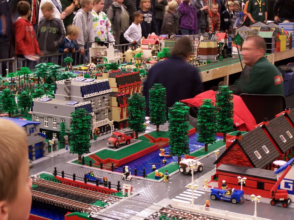 lego-world-2009-481-moc-trains.jpg