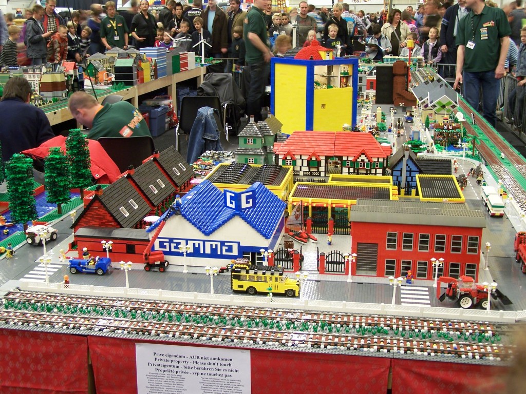 lego-world-2009-482-moc-trains.jpg