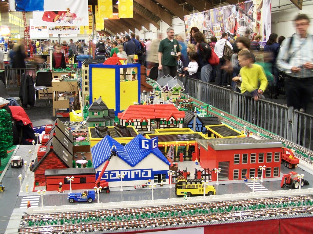 lego-world-2009-484-moc-trains.jpg