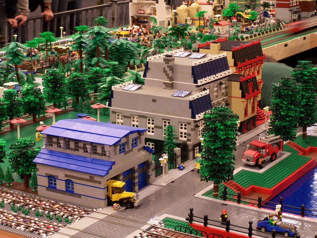 lego-world-2009-486-moc-trains.jpg