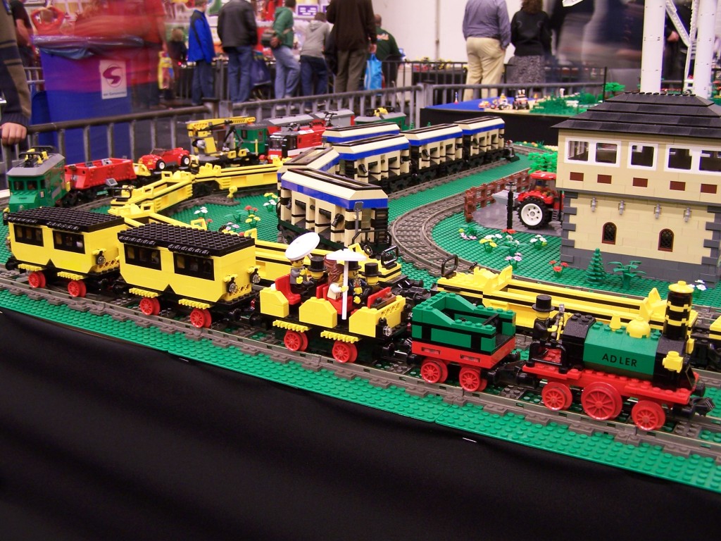 lego-world-2009-487-moc-trains.jpg