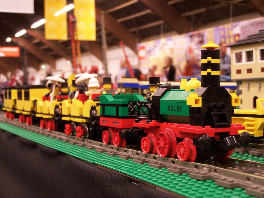 lego-world-2009-492-moc-trains.jpg