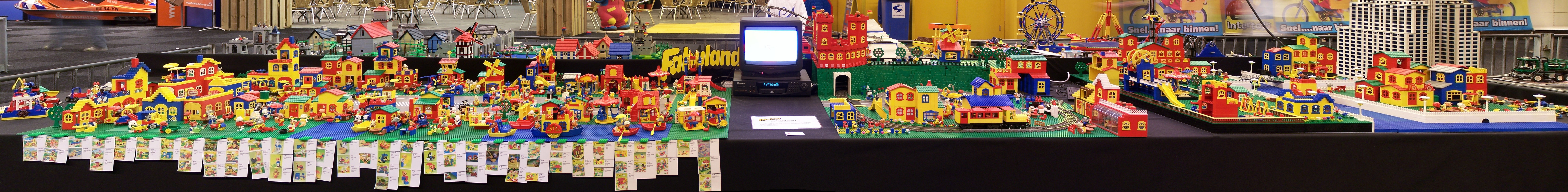 lego-world-2009-084-moc-panorama.jpg