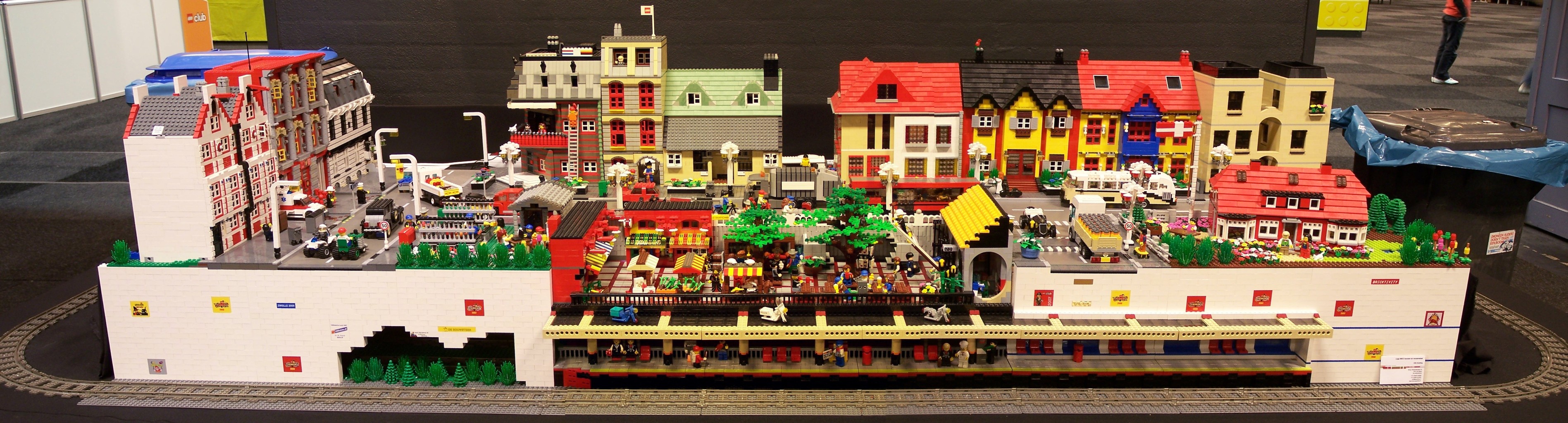 lego-world-2009-209-moc-panorama.jpg