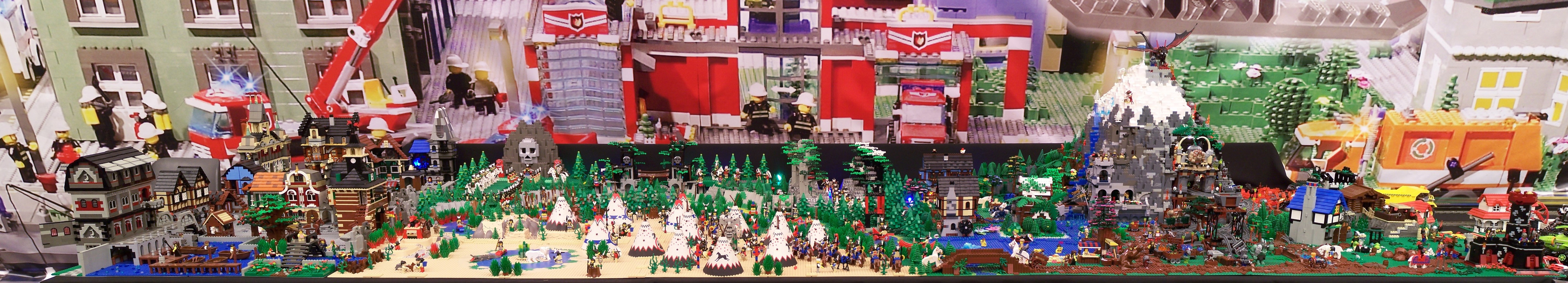 lego-world-2009-244-moc-panorama.jpg
