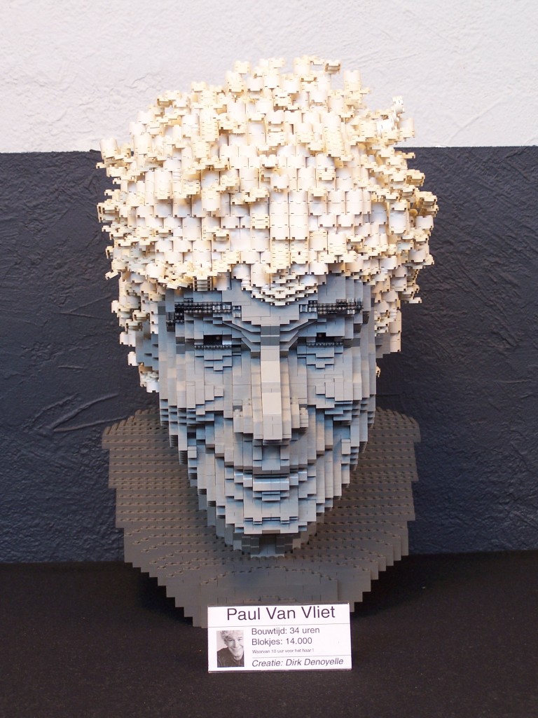 lego-world-2009-440-heads.jpg