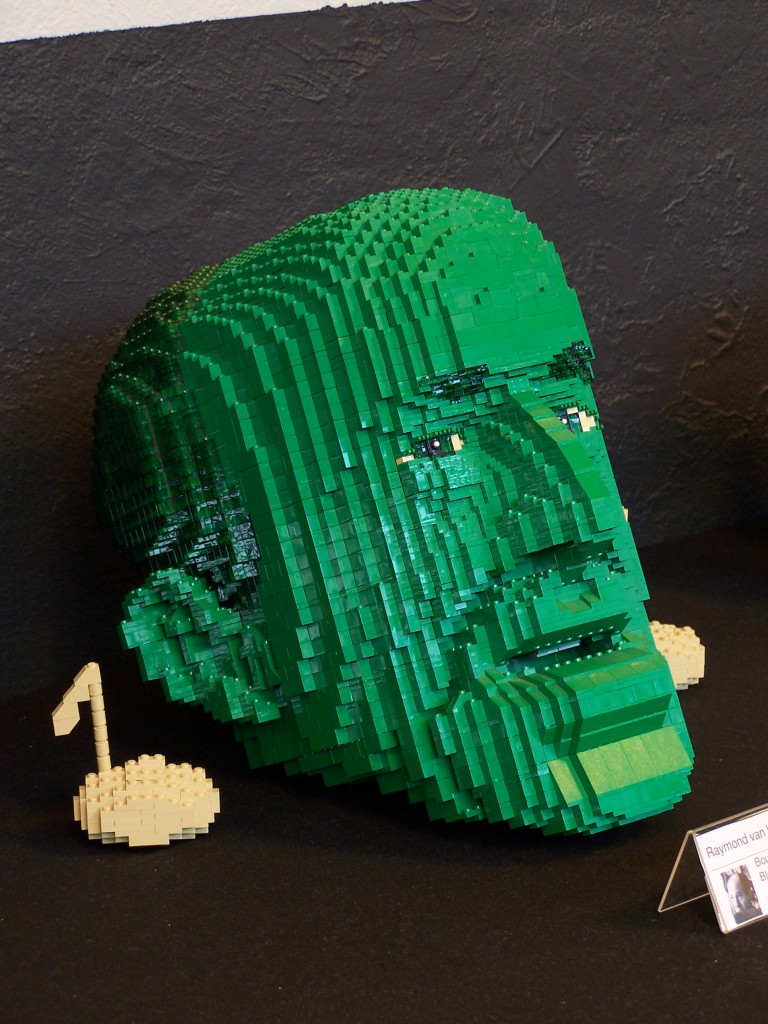 lego-world-2009-443-heads.jpg