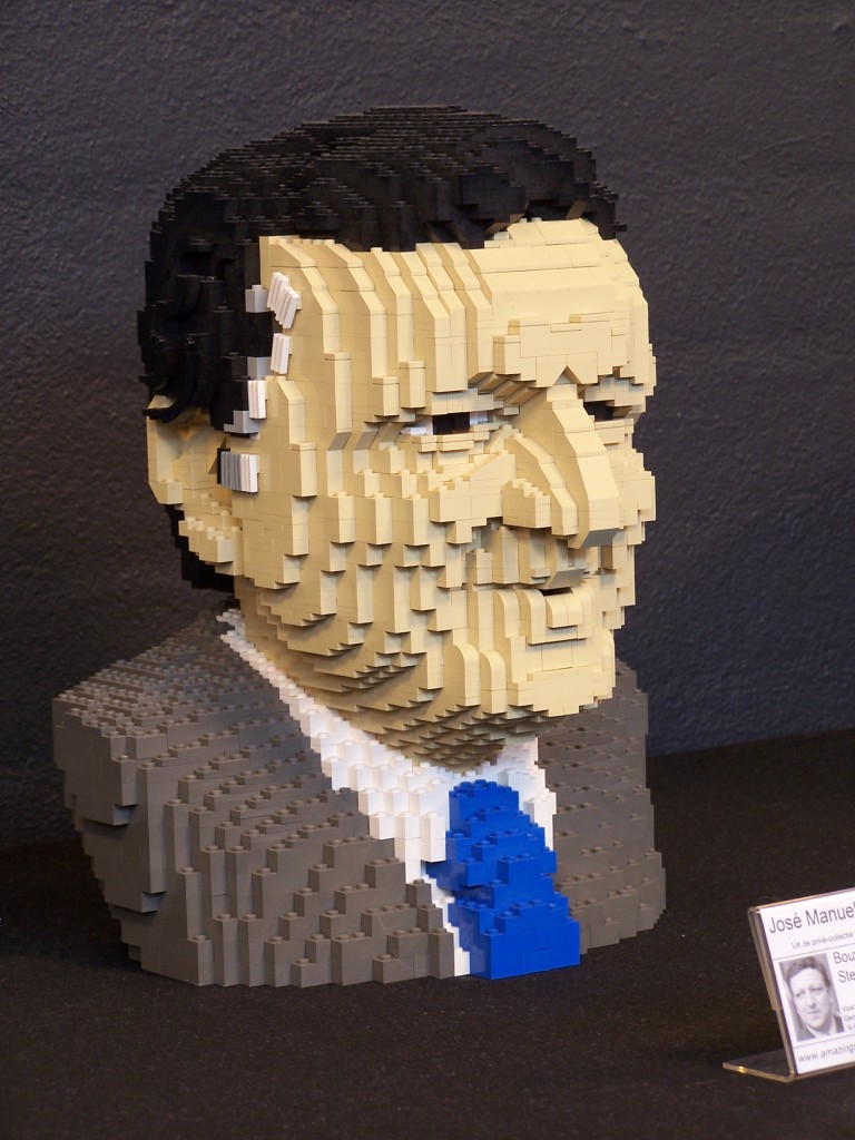 lego-world-2009-447-heads.jpg