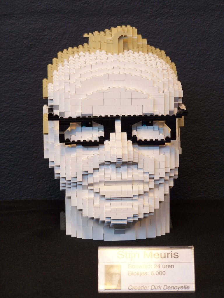 lego-world-2009-448-heads.jpg