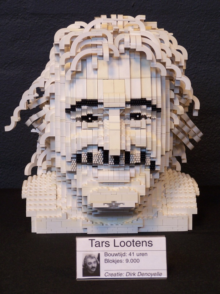 lego-world-2009-450-heads.jpg