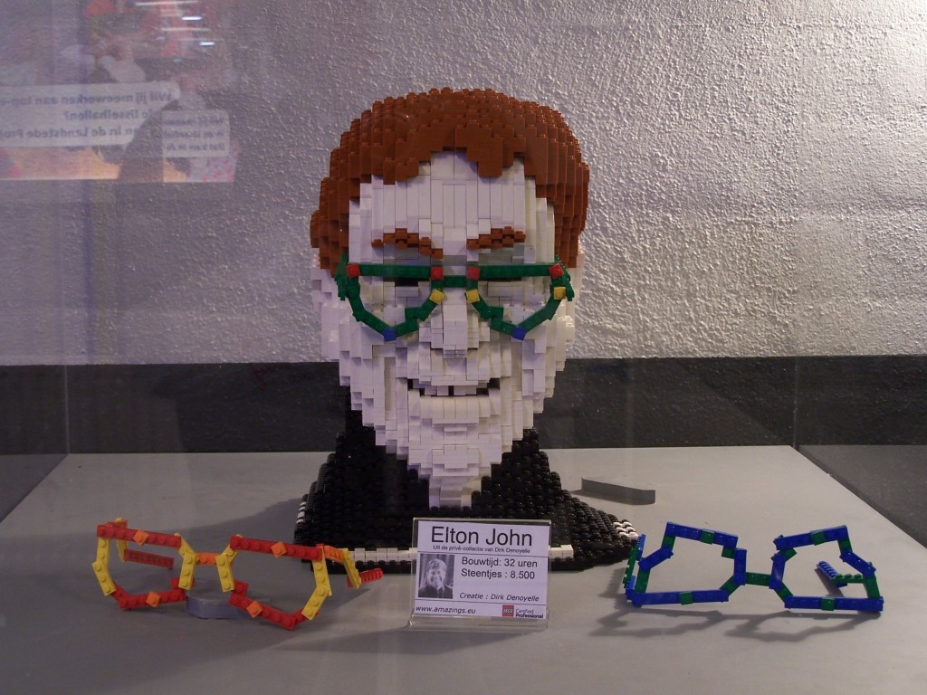 lego-world-2009-454-heads.jpg