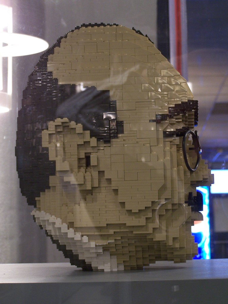 lego-world-2009-463-heads.jpg