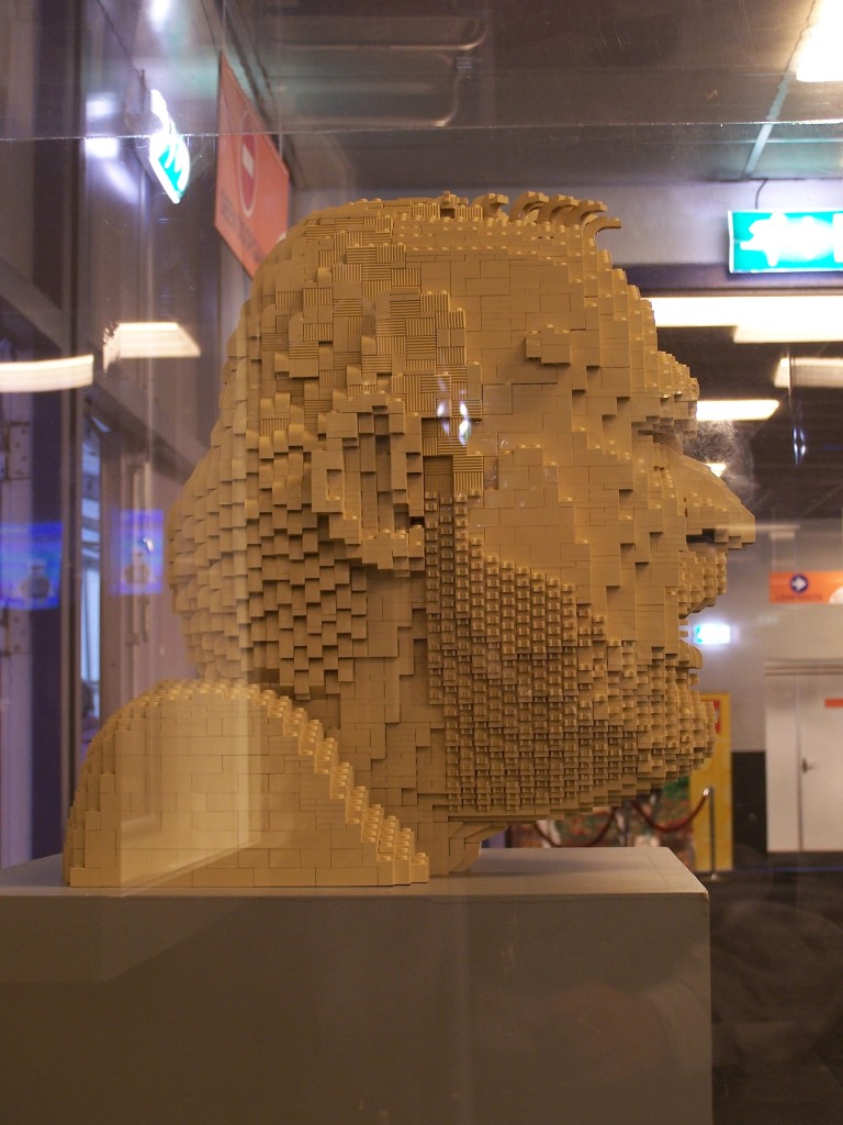 lego-world-2009-466-heads.jpg