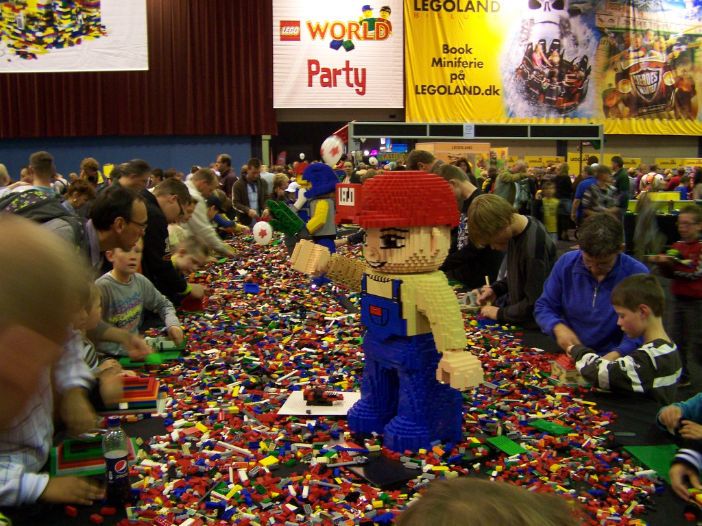 lego-world-2010-buildcorner-001.jpg