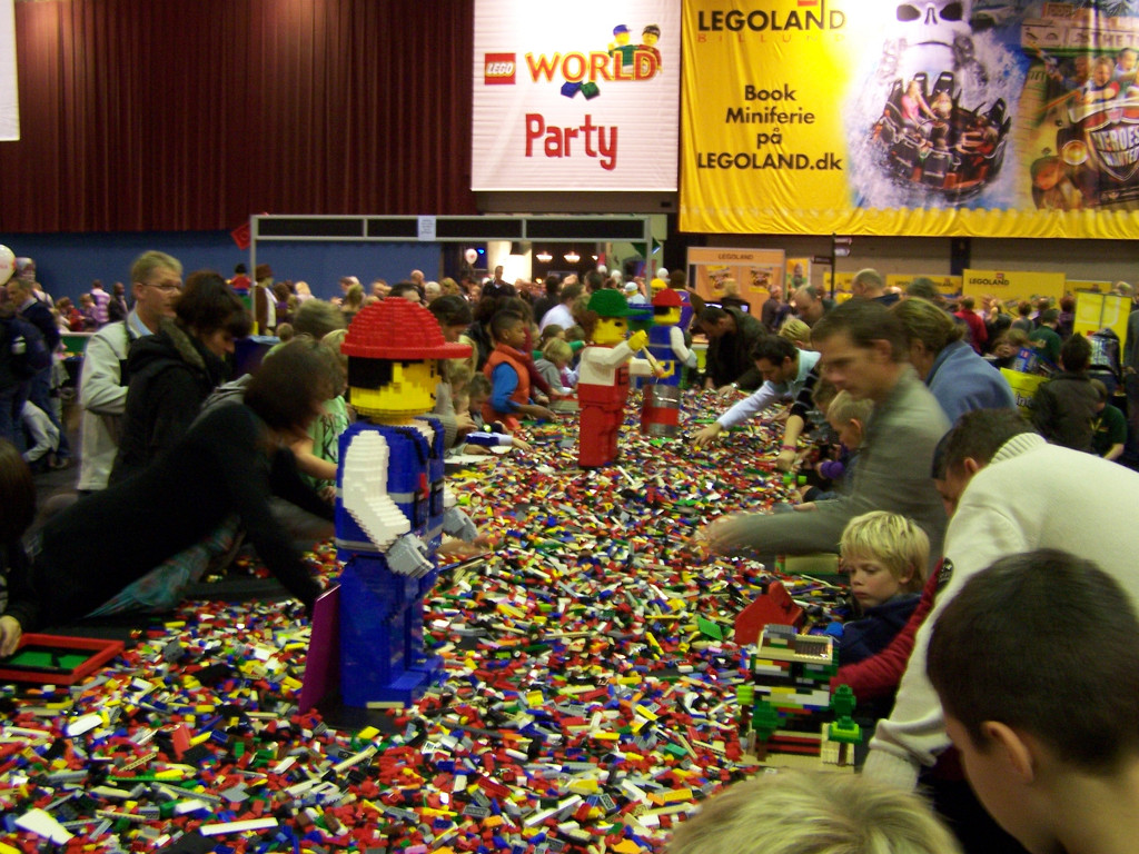 lego-world-2010-buildcorner-002.jpg