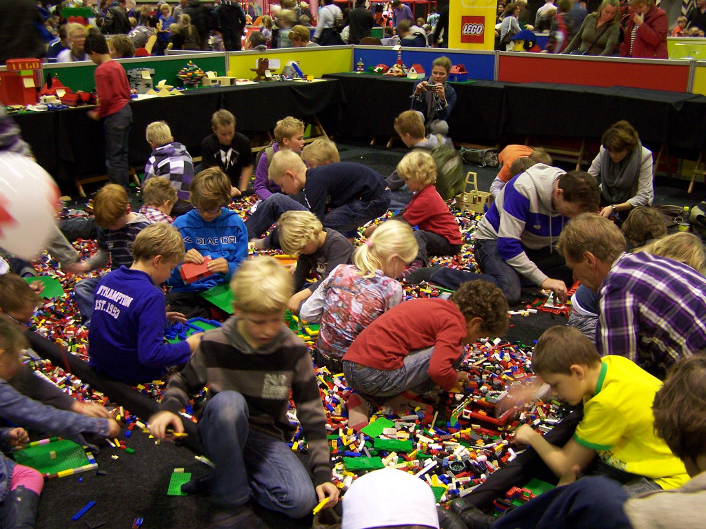lego-world-2010-buildcorner-003.jpg