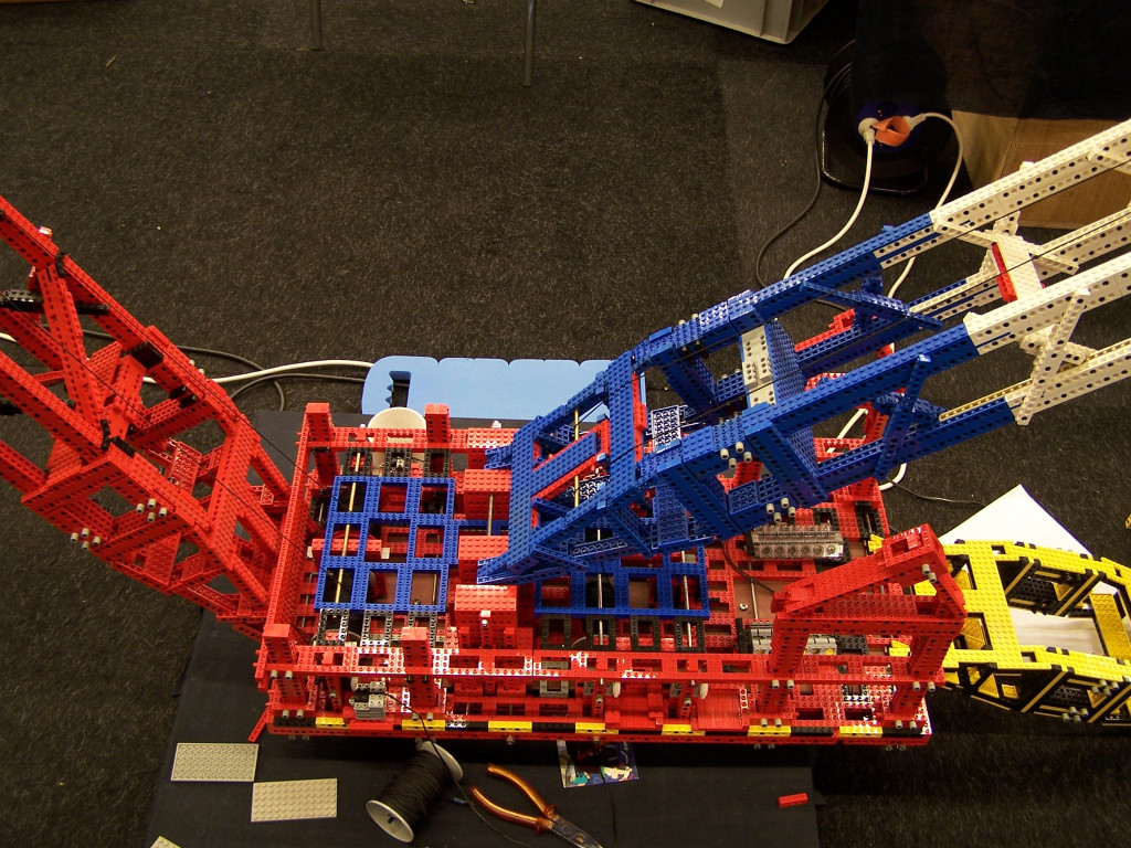 lego-world-2010-cranes-006.jpg