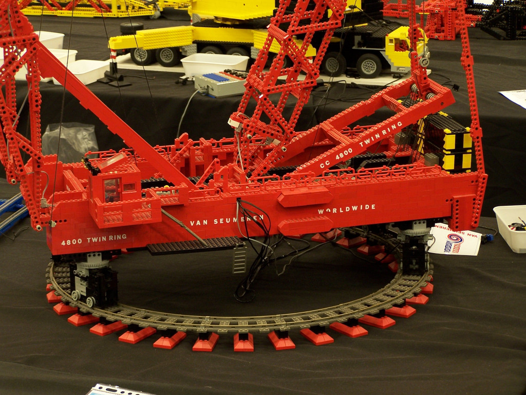 lego-world-2010-cranes-016.jpg
