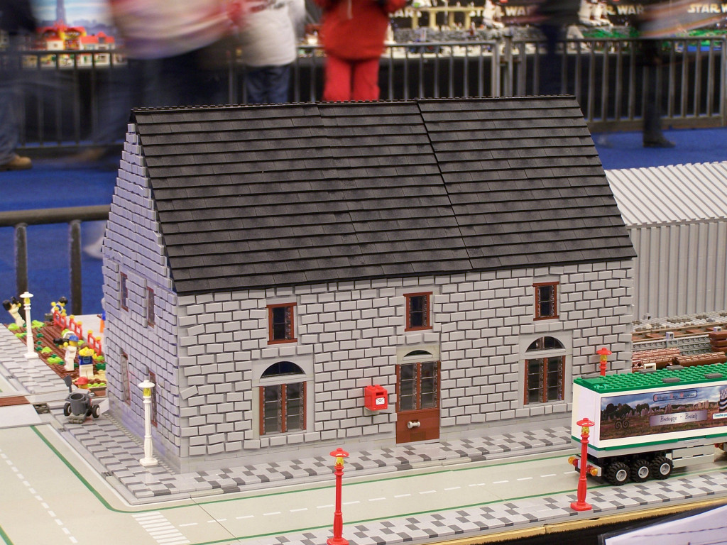 lego-world-2010-lego-world-2010-trains-belug-layout-007.jpg