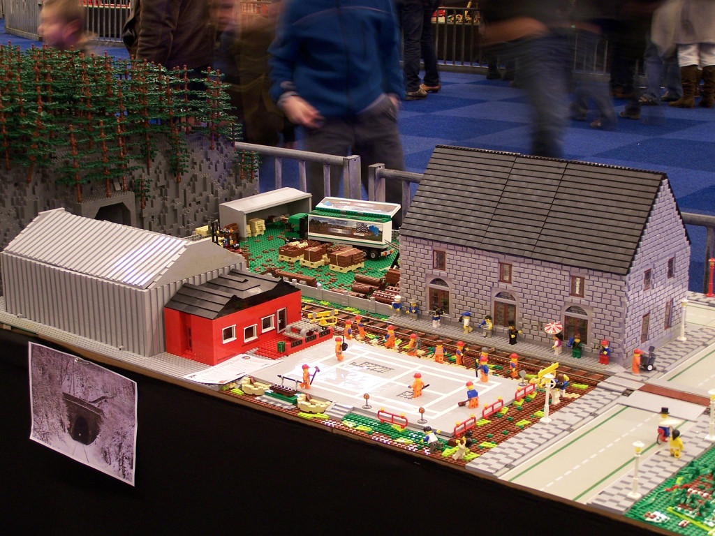 lego-world-2010-lego-world-2010-trains-belug-layout-009.jpg