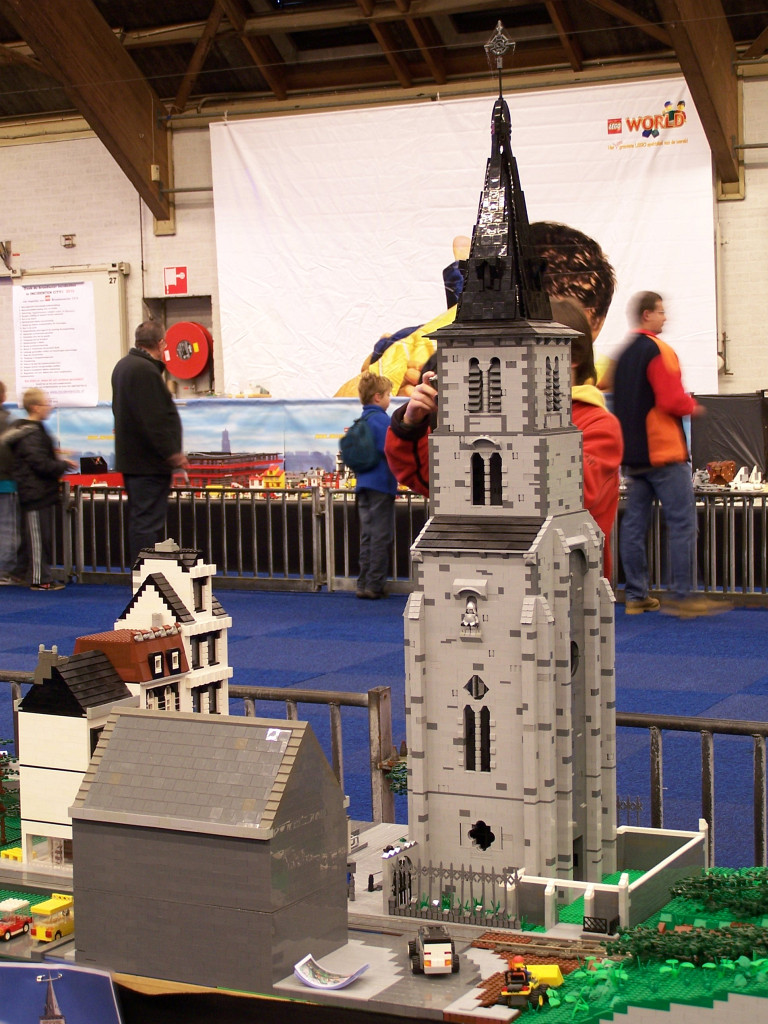 lego-world-2010-lego-world-2010-trains-belug-layout-017.jpg