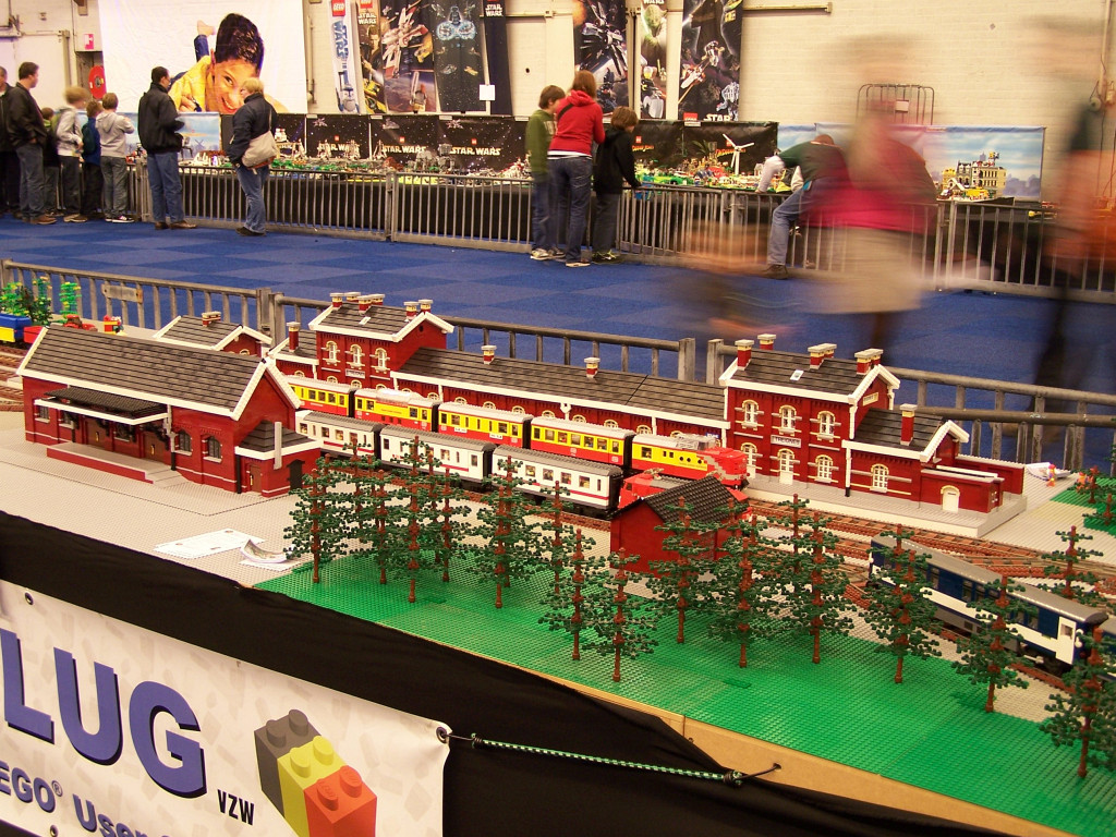 lego-world-2010-lego-world-2010-trains-belug-layout-027.jpg
